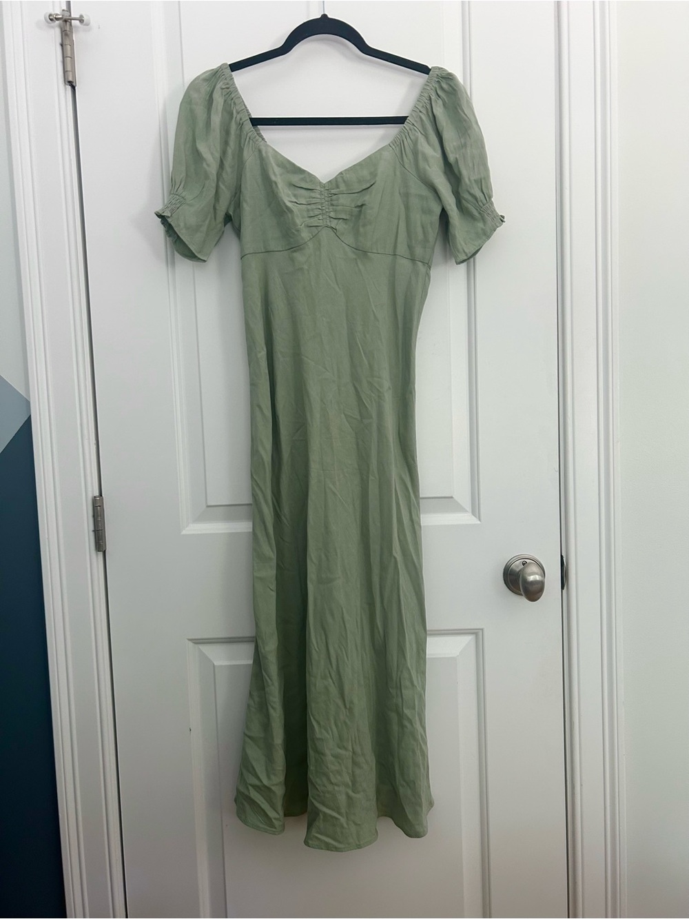 Madewell Sweetheart Puff-Sleeve Midi Dress in Frosted Sage Green - Picture 3 of 7
